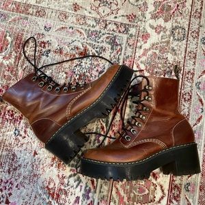 Dr Martens Leona Boots